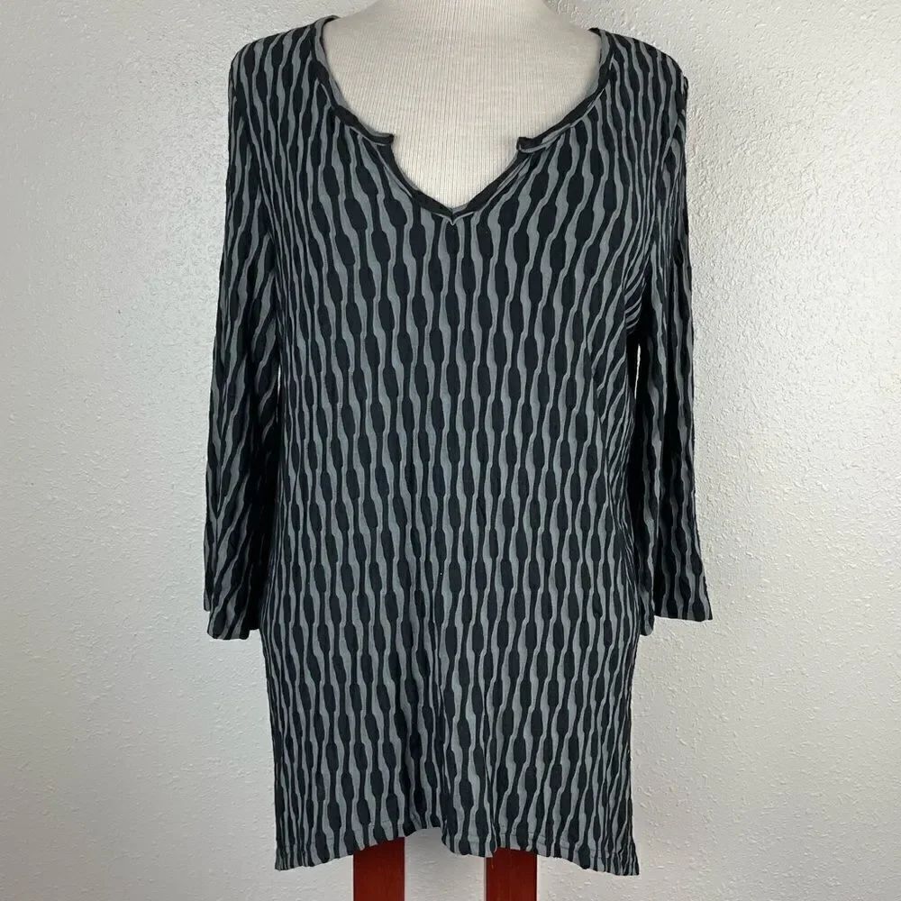 Passports Tunic Top Size S EUC